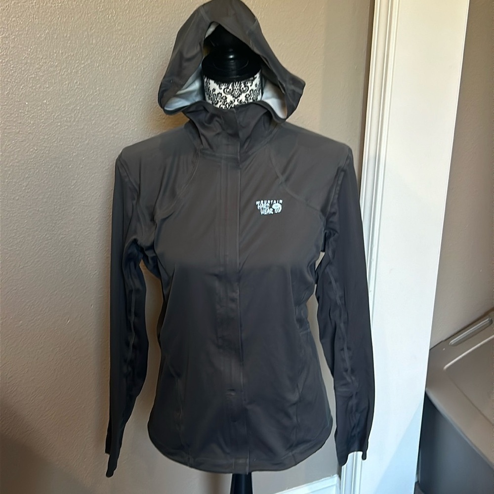 Mountain Hardware lightweight dry Q active jacket.